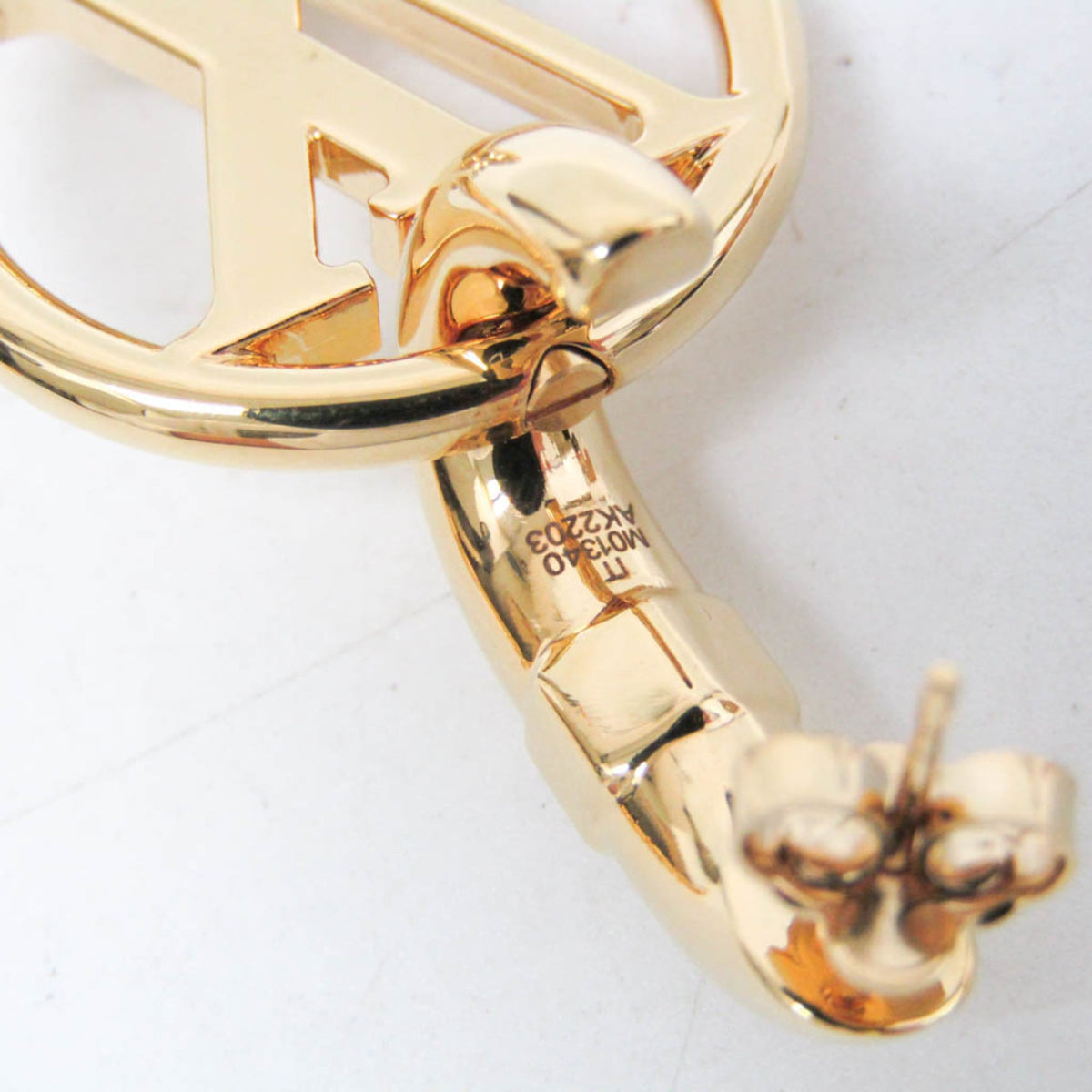 Louis Vuitton LV Chain It · Stud Earrings