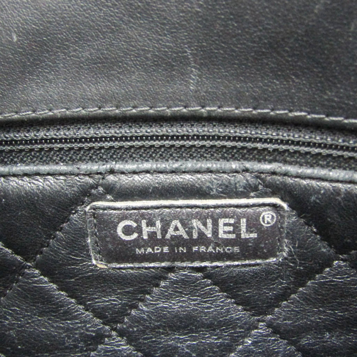 Chanel Diamond Stitch · Chain Shoulder