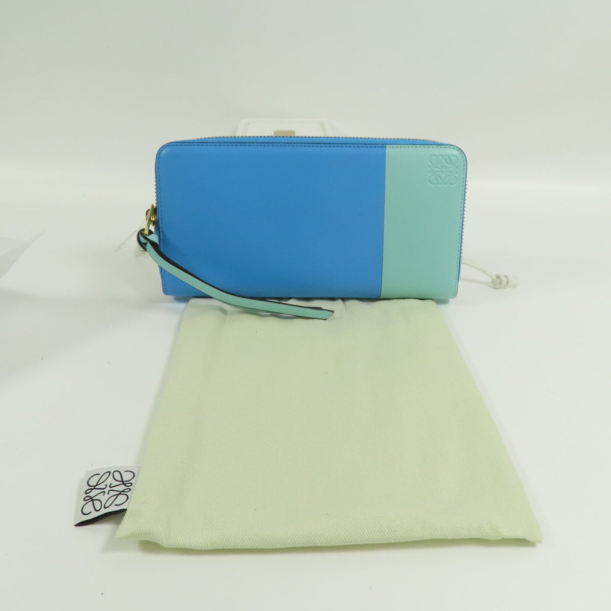 Loewe Round Zip Wallet · Calfskin