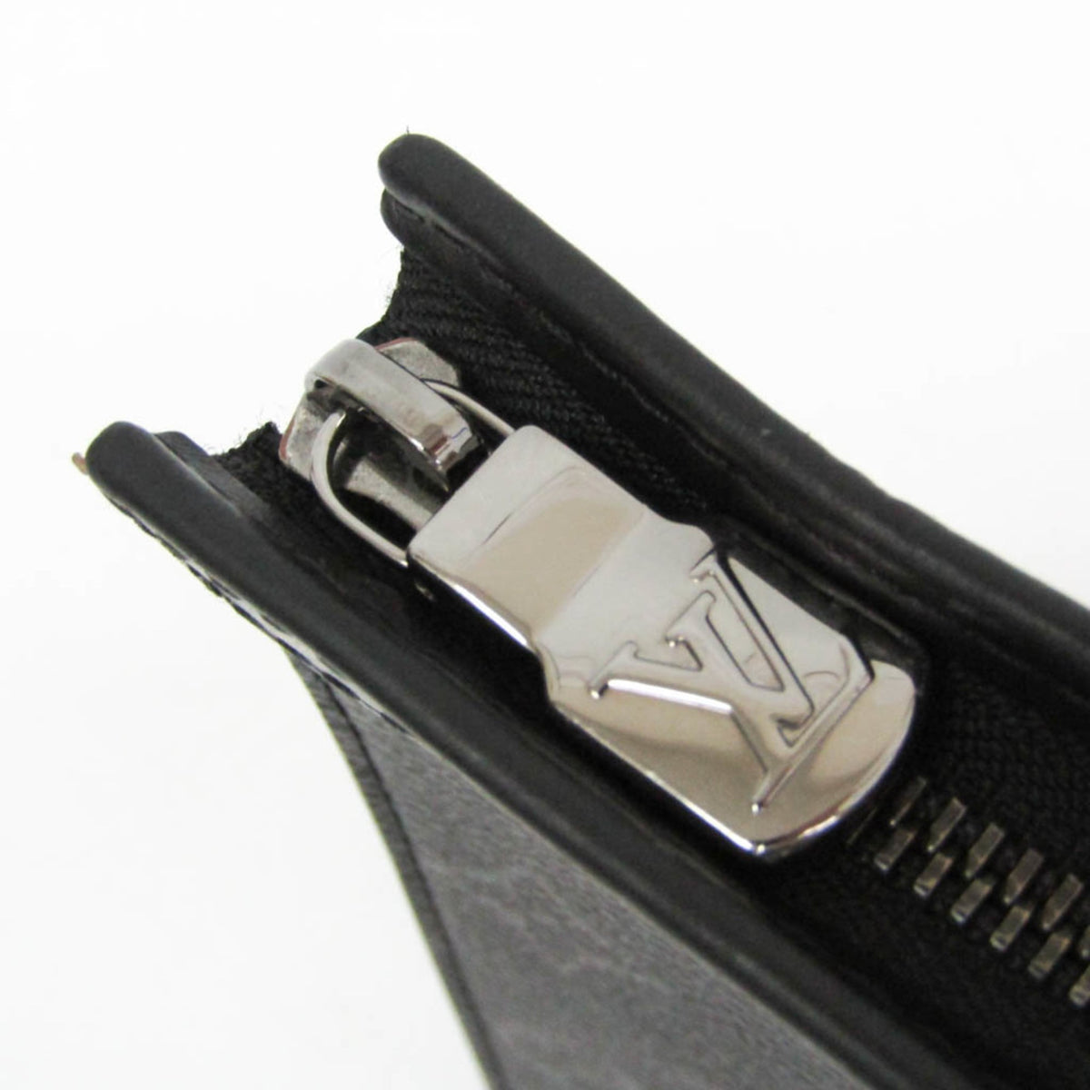 Louis Vuitton Pochette Voyage MM · Eclipse