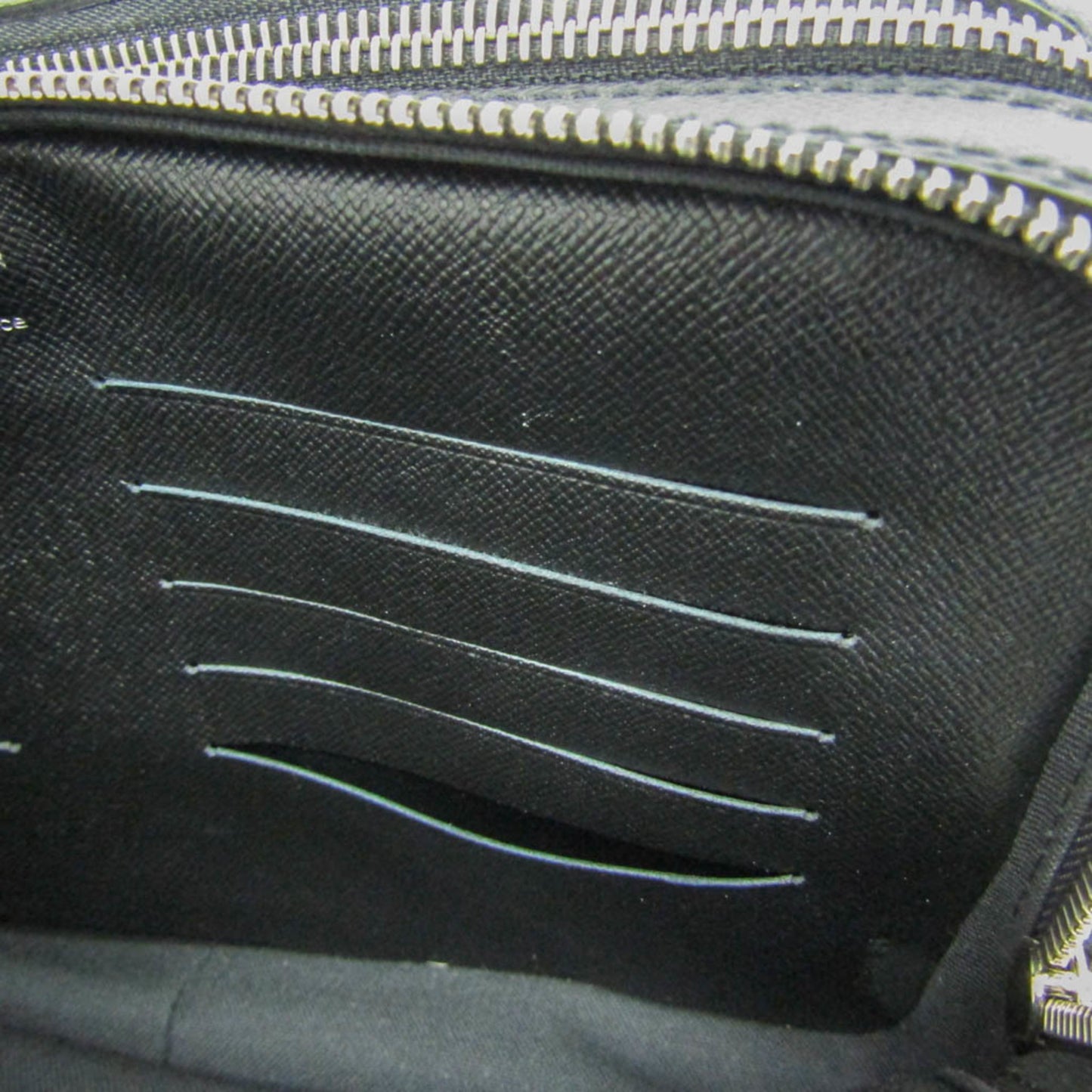Louis Vuitton Taiga Pavel · Ardoise