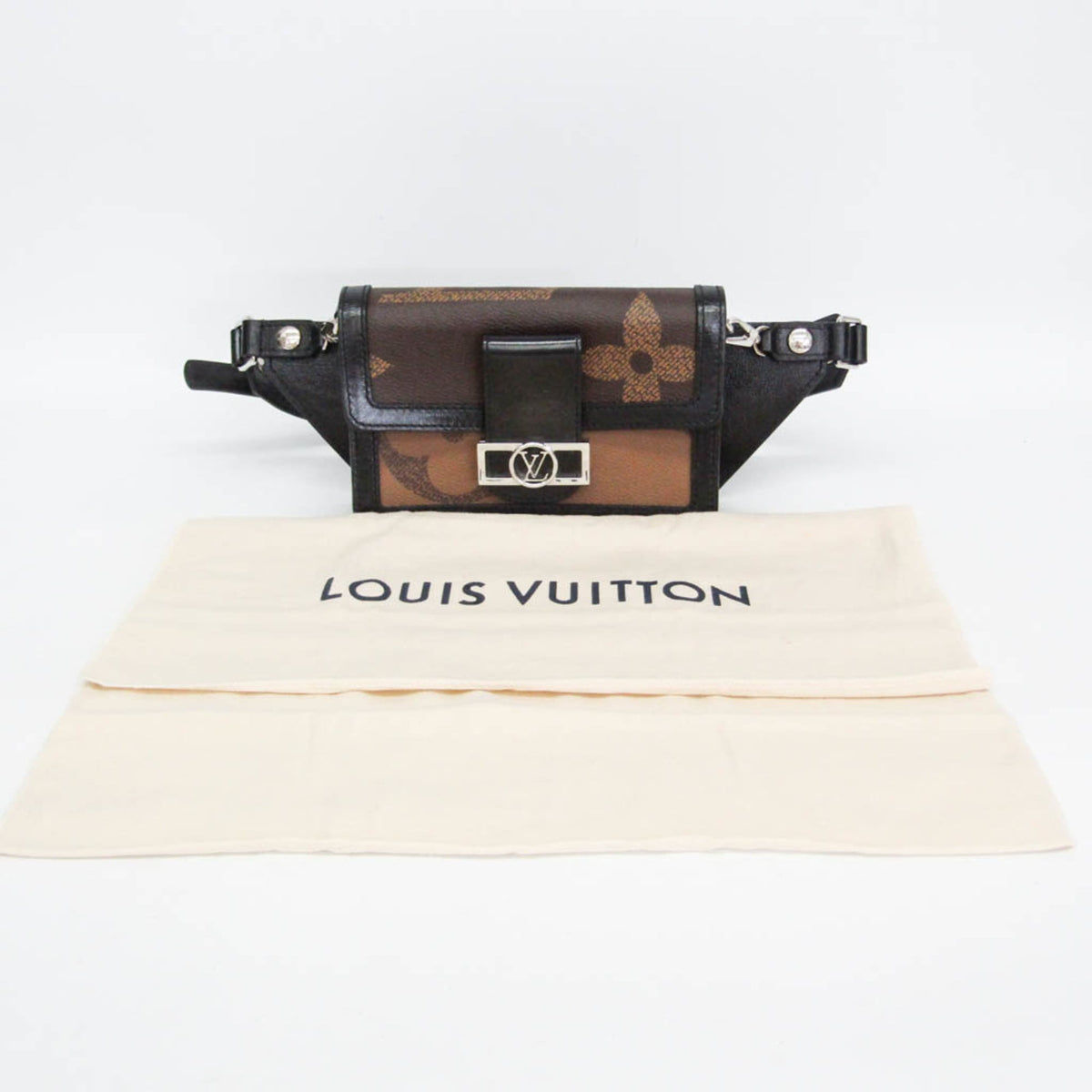 Louis Vuitton Bumbag Dauphine · Monogram Giant