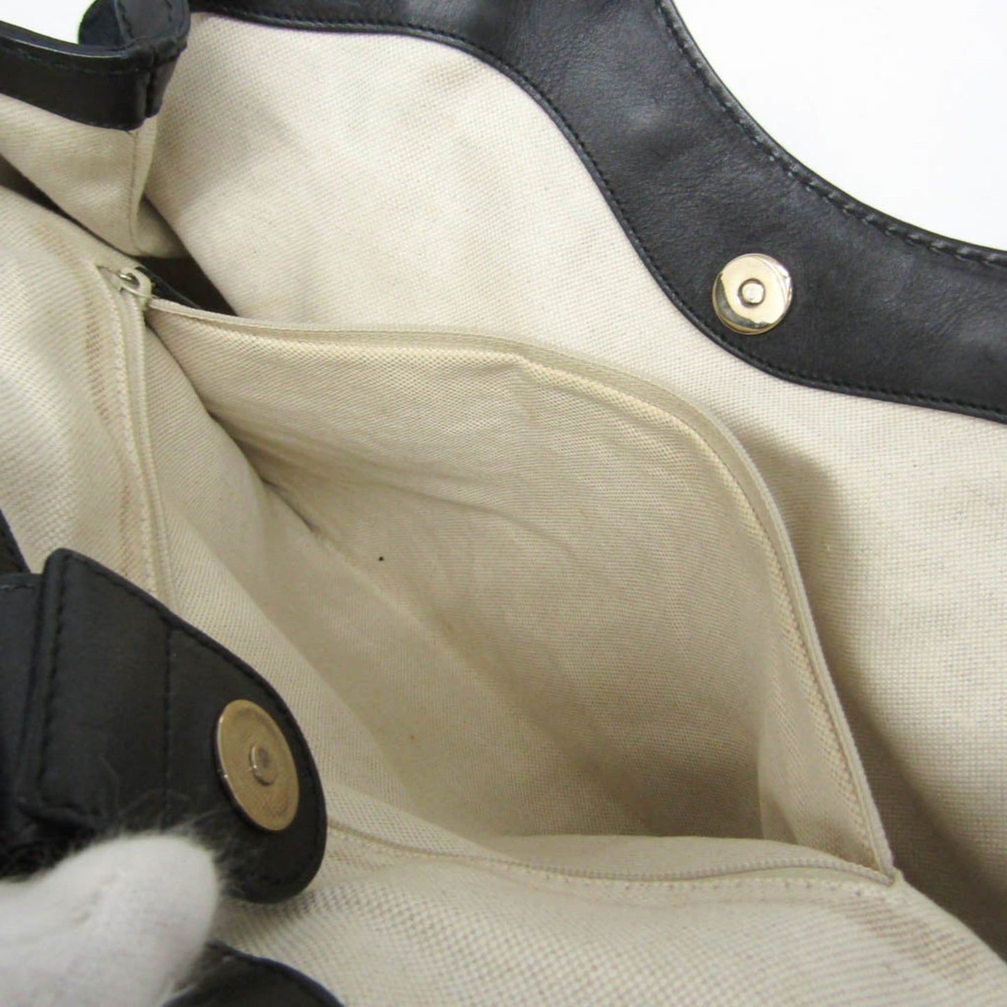 Gucci Sukey · GG Canvas · Leather