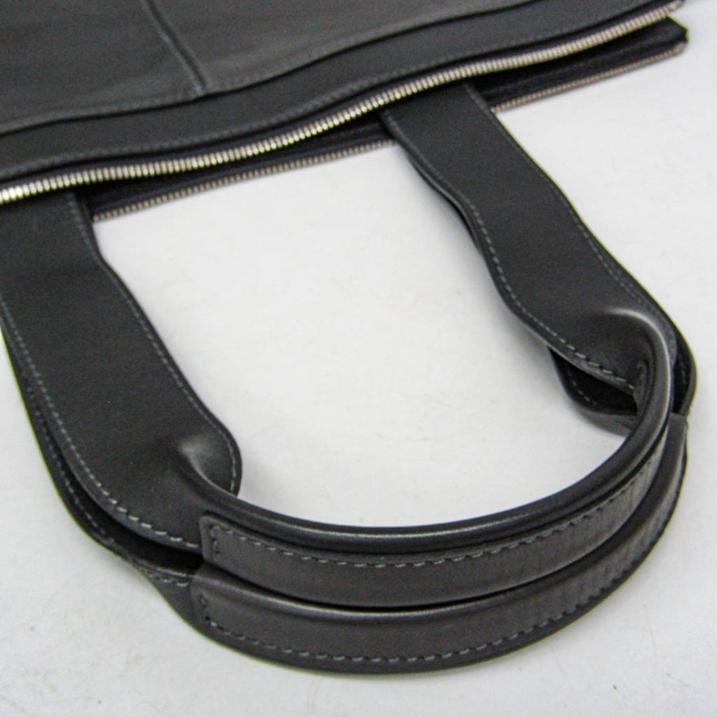 Louis Vuitton V-Line Gaston Move · Calf Leather