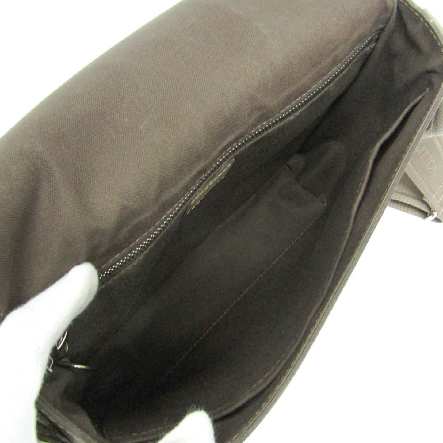 Louis Vuitton Taiga Roman PM · Shoulder Bag