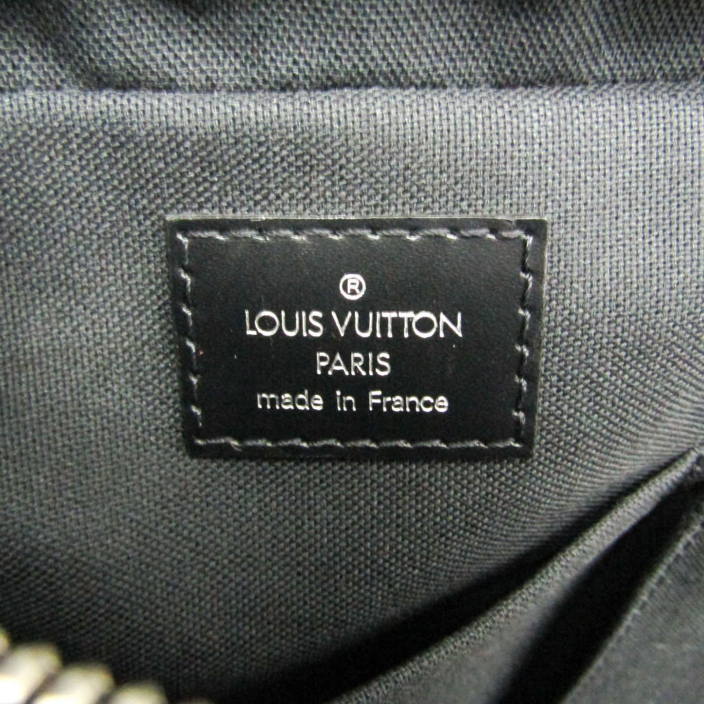 Louis Vuitton Taiga Beluga · Shoulder Bag