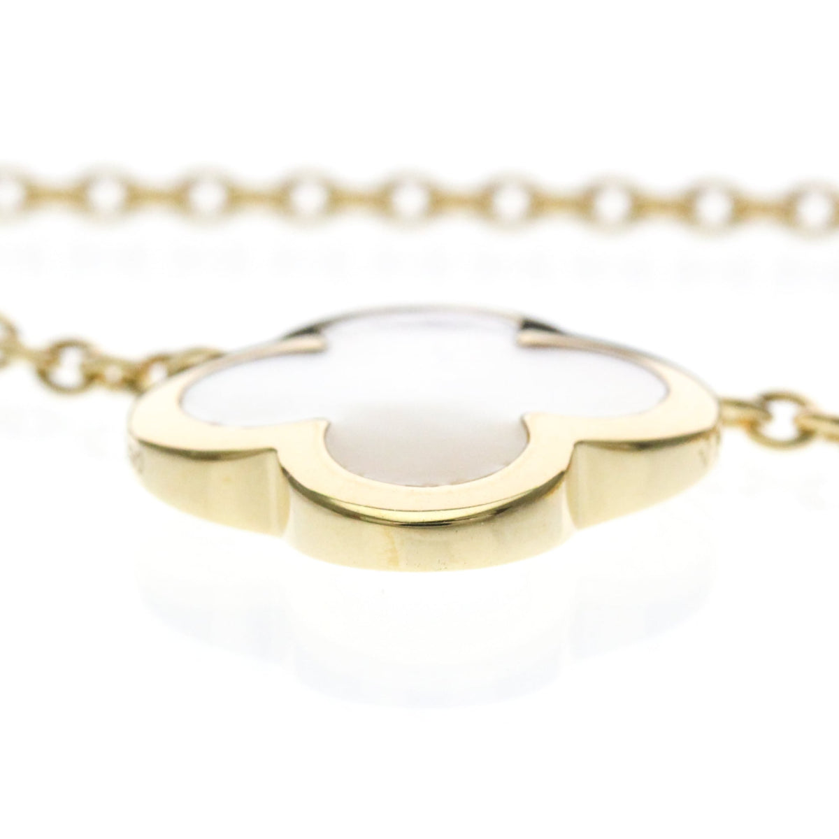 Van Cleef & Arpels Pure Alhambra · Mother of Pearl