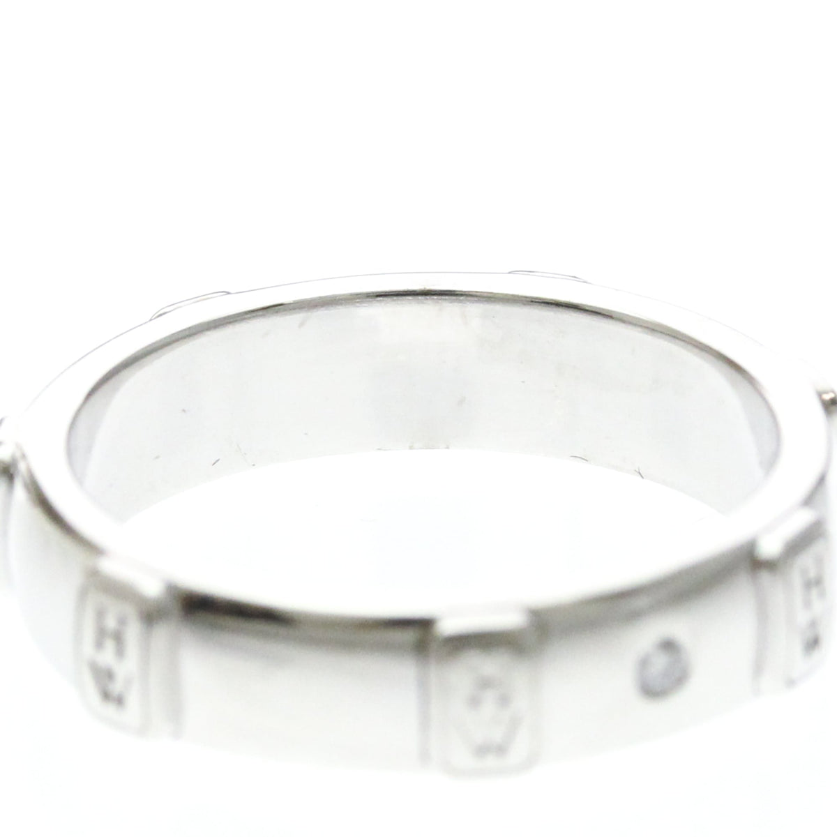 Harry Winston HW Logo · Diamond · 18K White Gold
