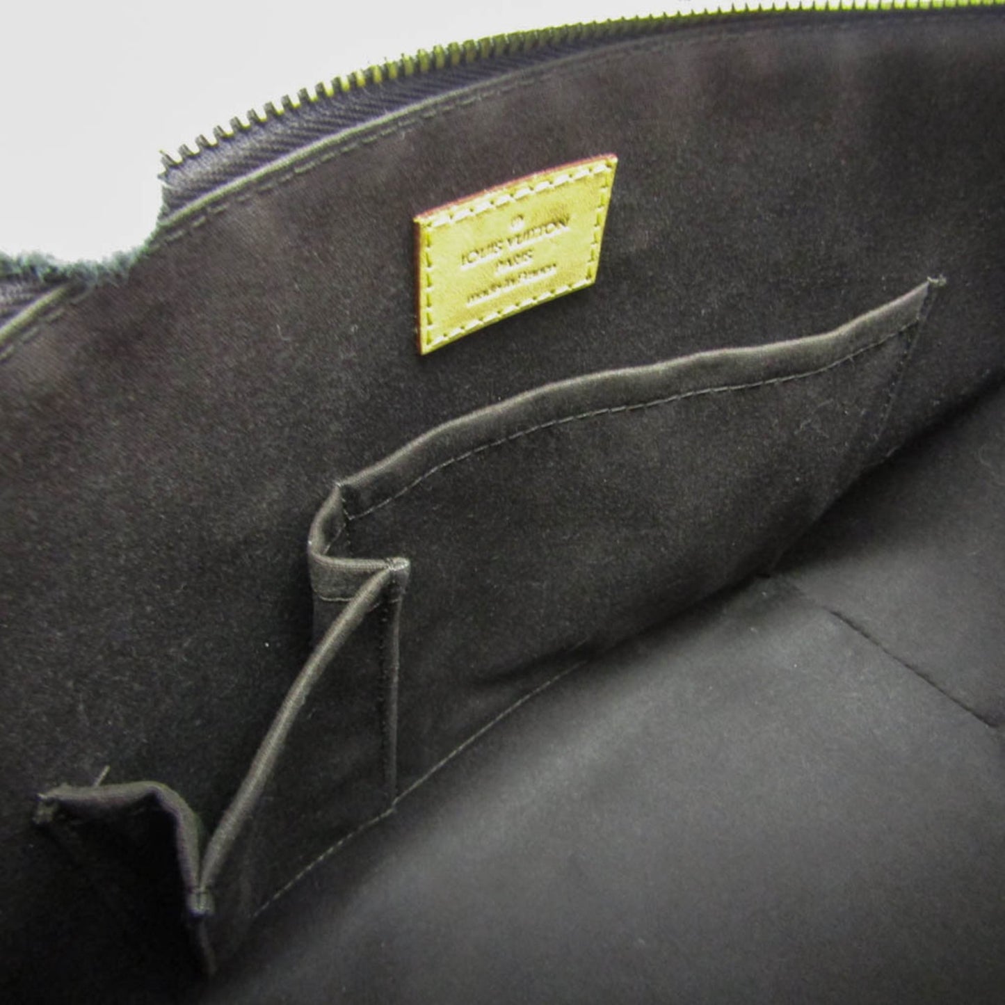 Louis Vuitton Bellevue PM · Vernis Amarante