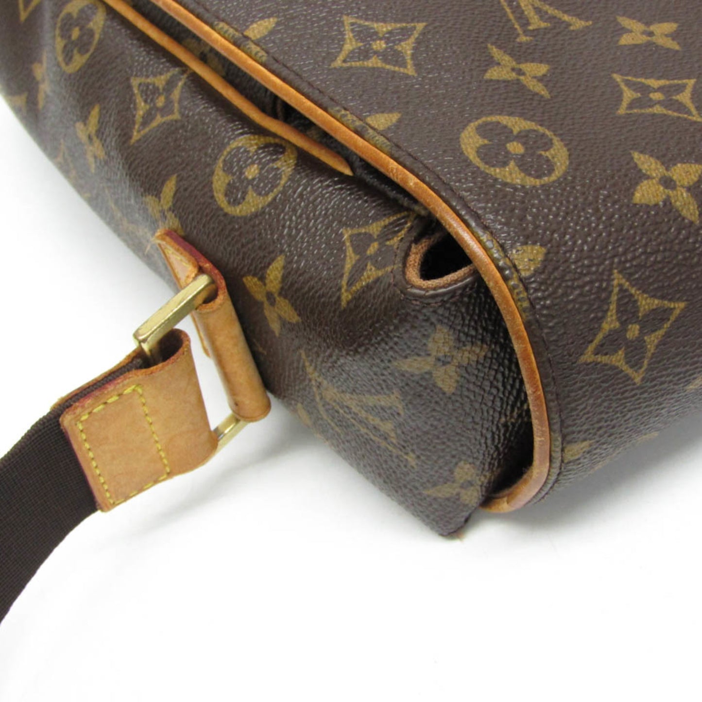 Louis Vuitton Avessess · Monogram