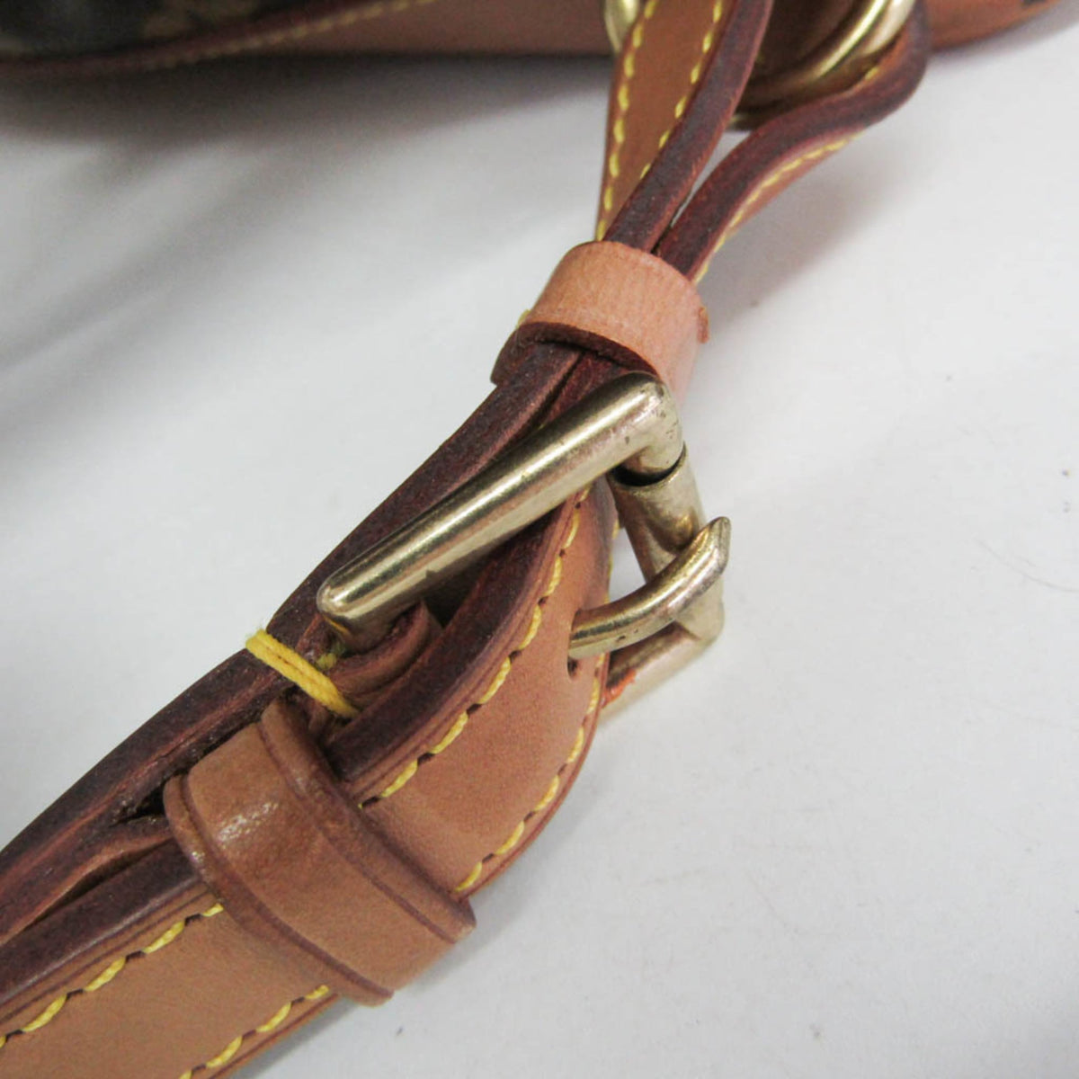 Louis Vuitton Montsouris MM · Monogram