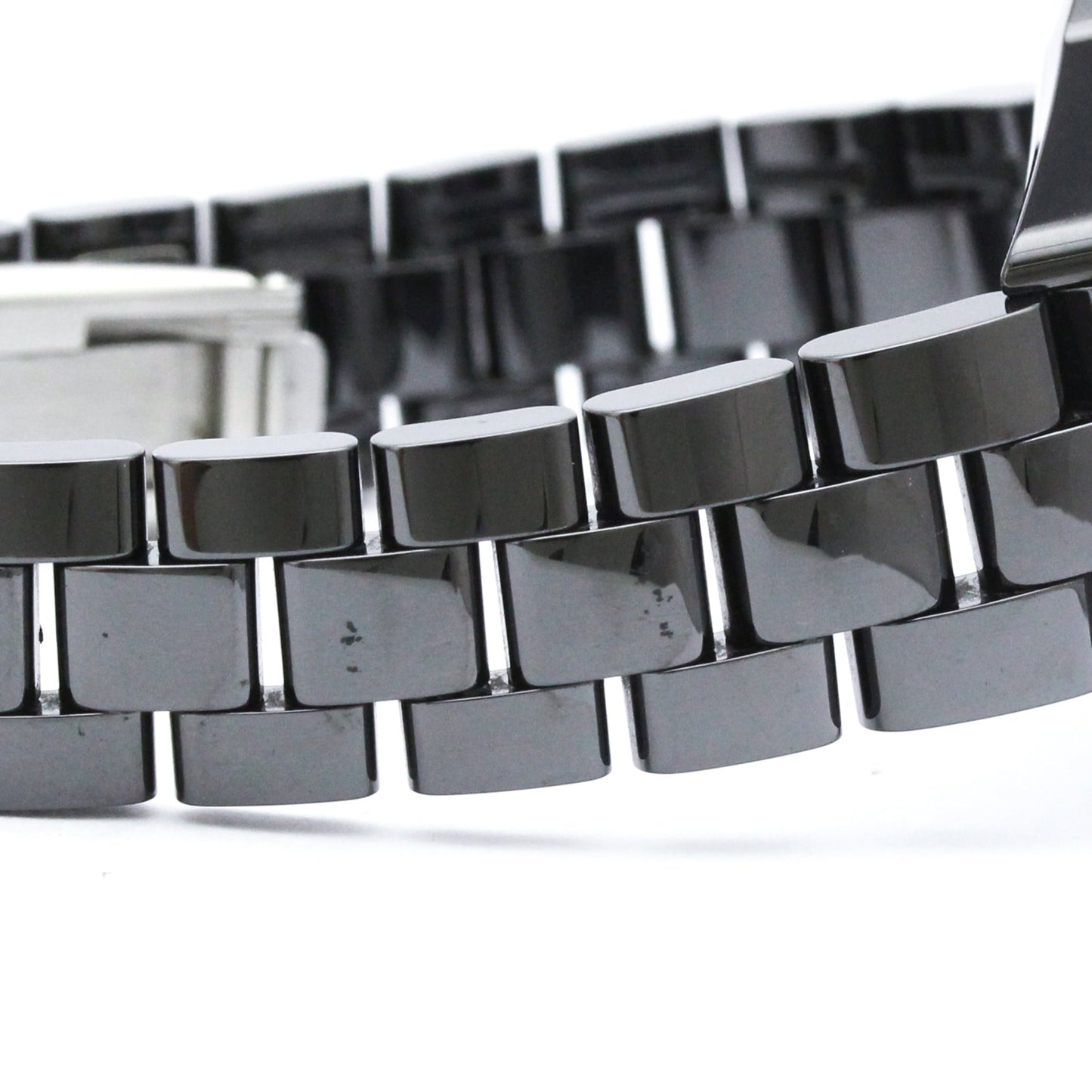 Chanel J12 · Ceramic · Quartz