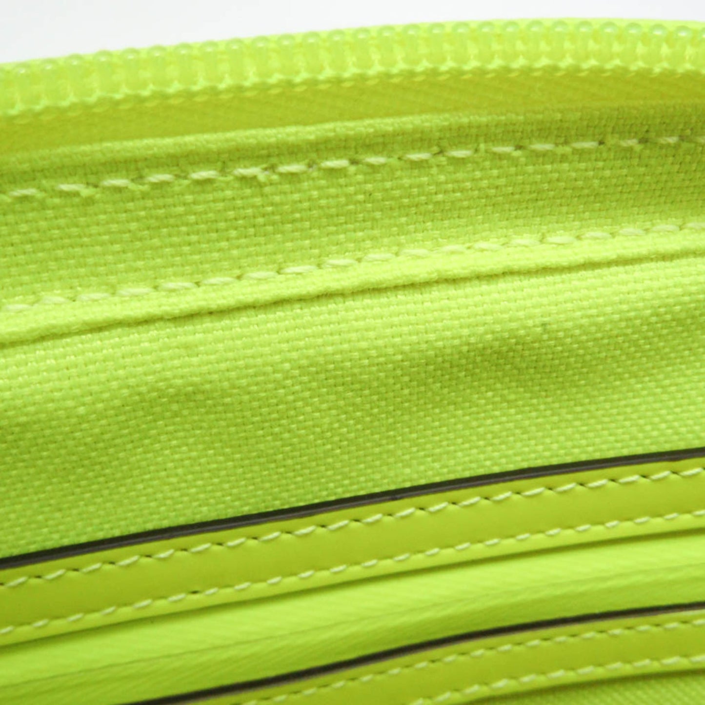 Gucci GG Rubber Effect · Neon Clutch
