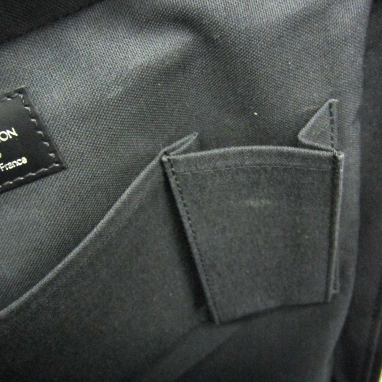 Louis Vuitton Taiga Beluga · Shoulder Bag