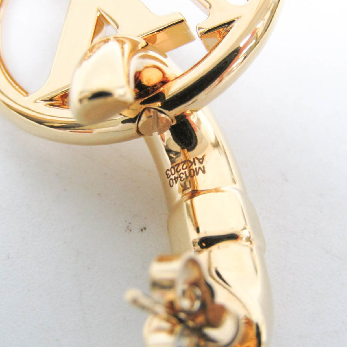 Louis Vuitton LV Chain It · Stud Earrings