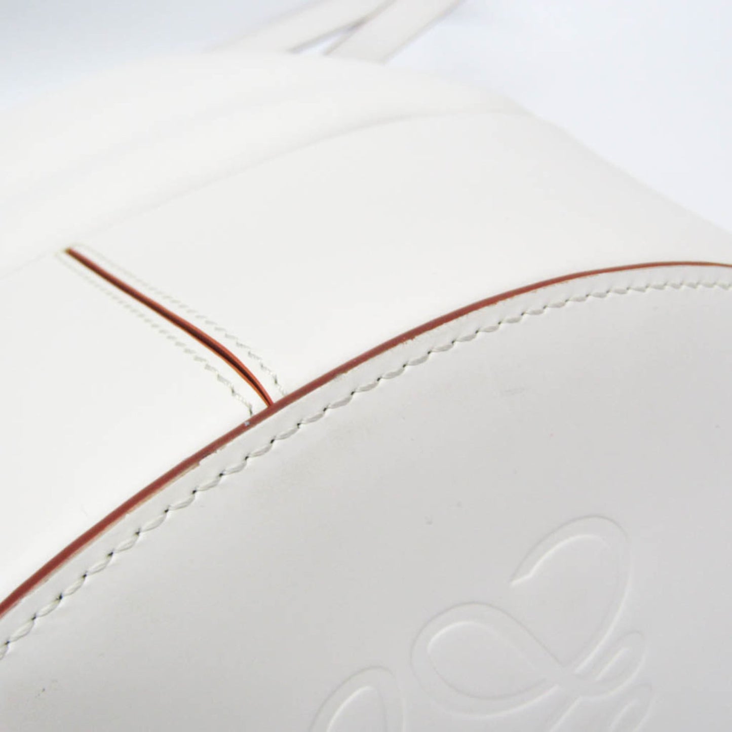 Loewe Balloon Medium · Leather