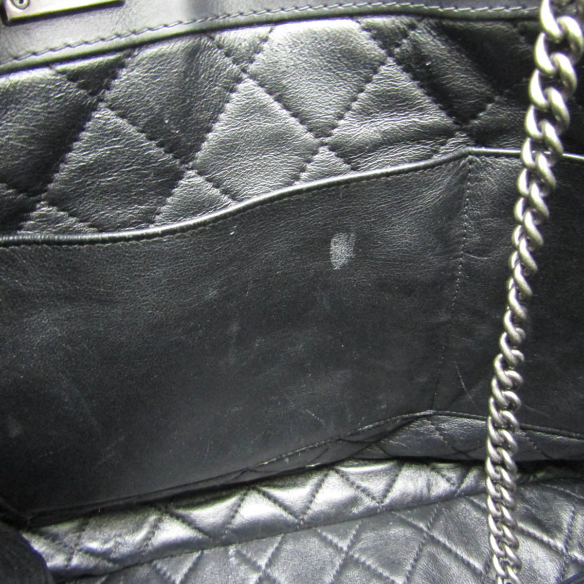 Chanel Diamond Stitch · Chain Shoulder
