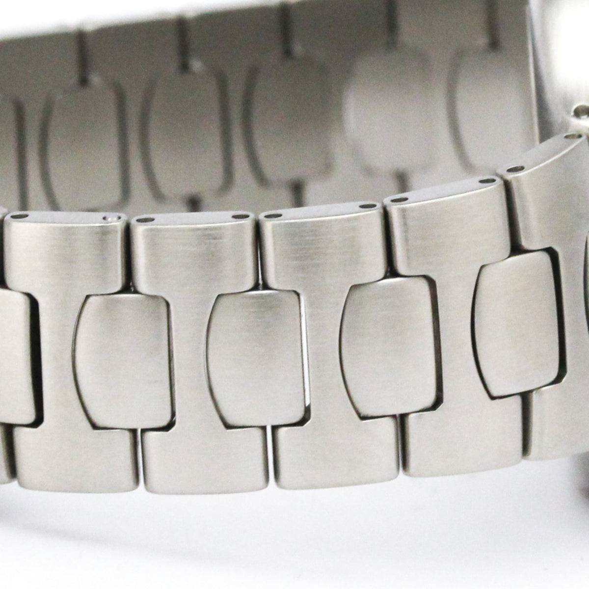 Omega Seamaster Professional 200M · Steel