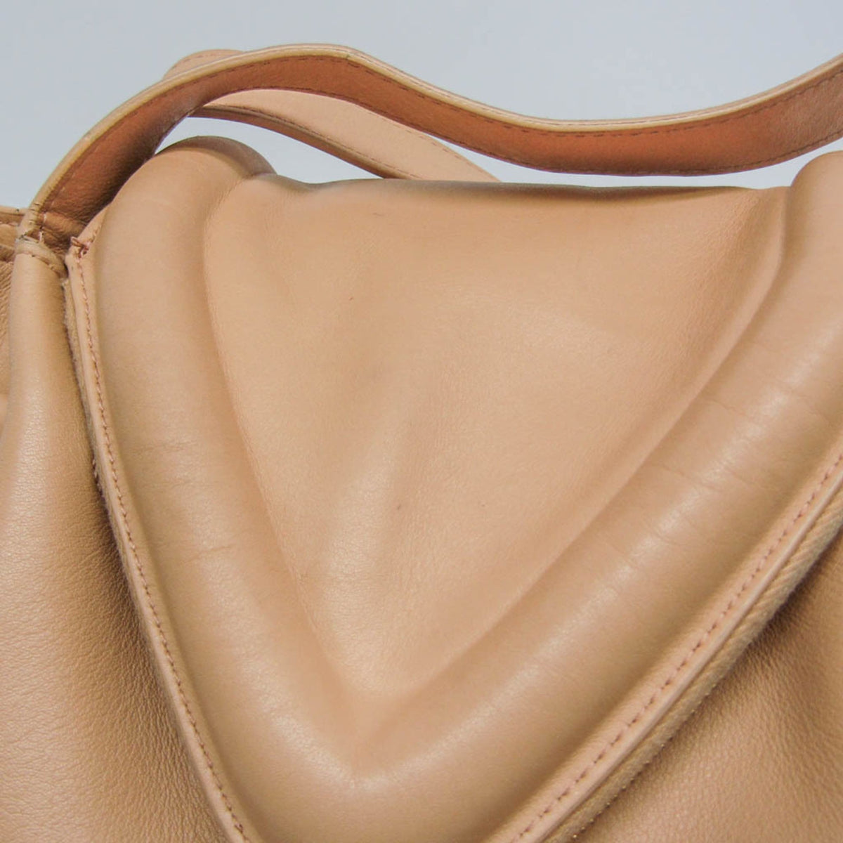 Bottega Veneta Beak · Leather
