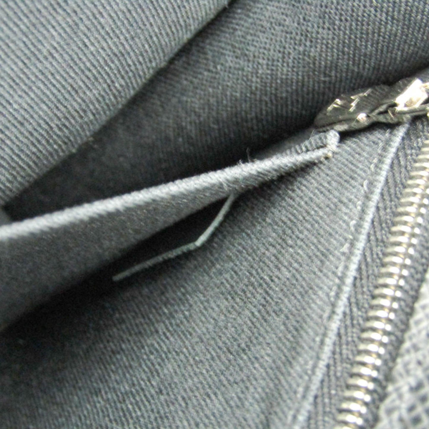 Louis Vuitton Taiga Veraiya · Ardoise