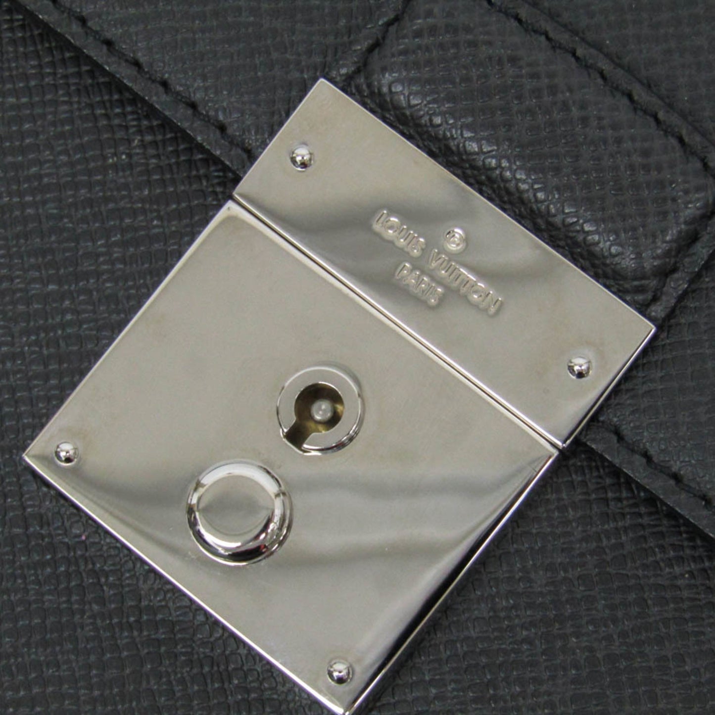 Louis Vuitton Neo Robusto 2 · Taiga