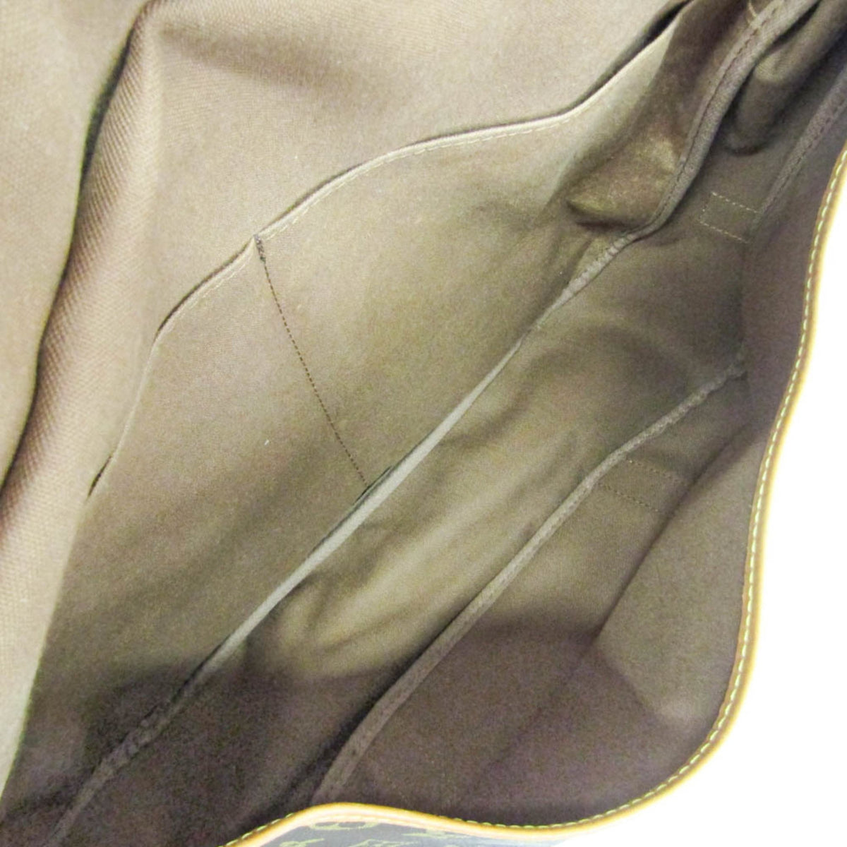 Louis Vuitton Saumur 43 · Monogram