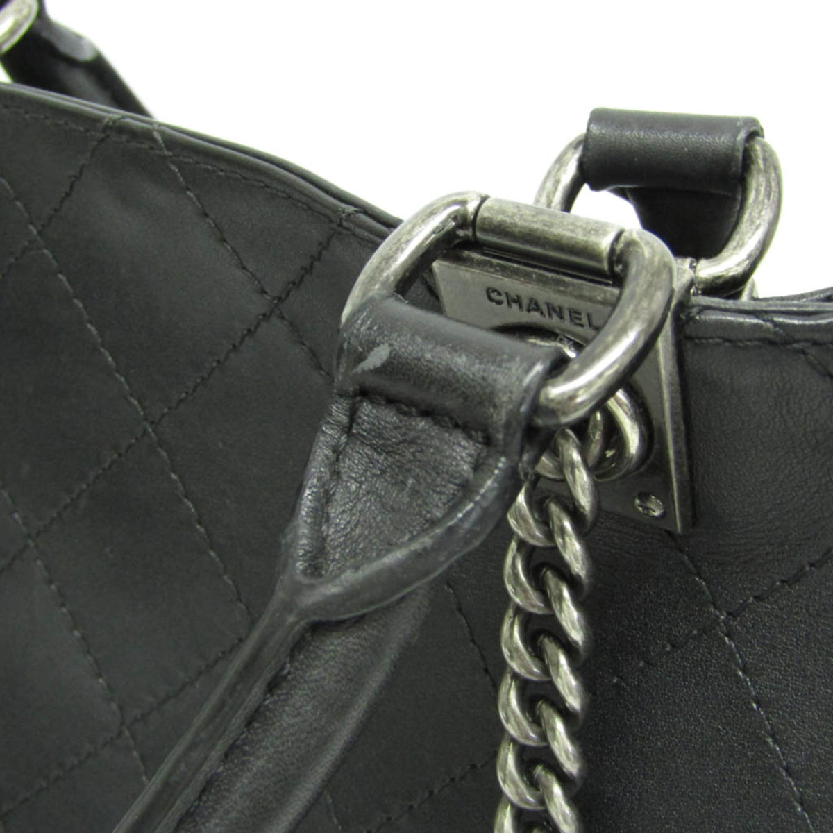 Chanel Diamond Stitch · Chain Shoulder