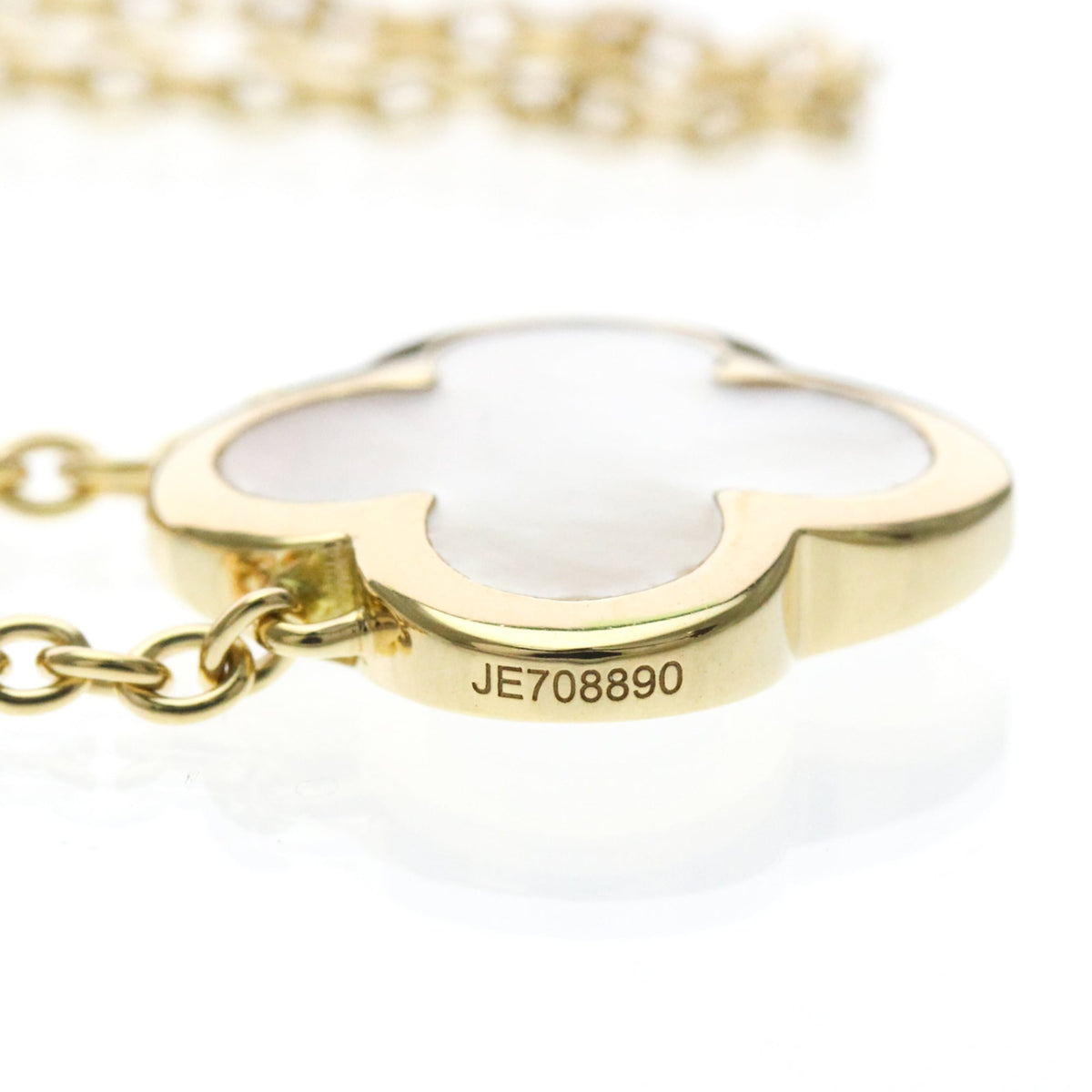 Van Cleef & Arpels Pure Alhambra · Mother of Pearl