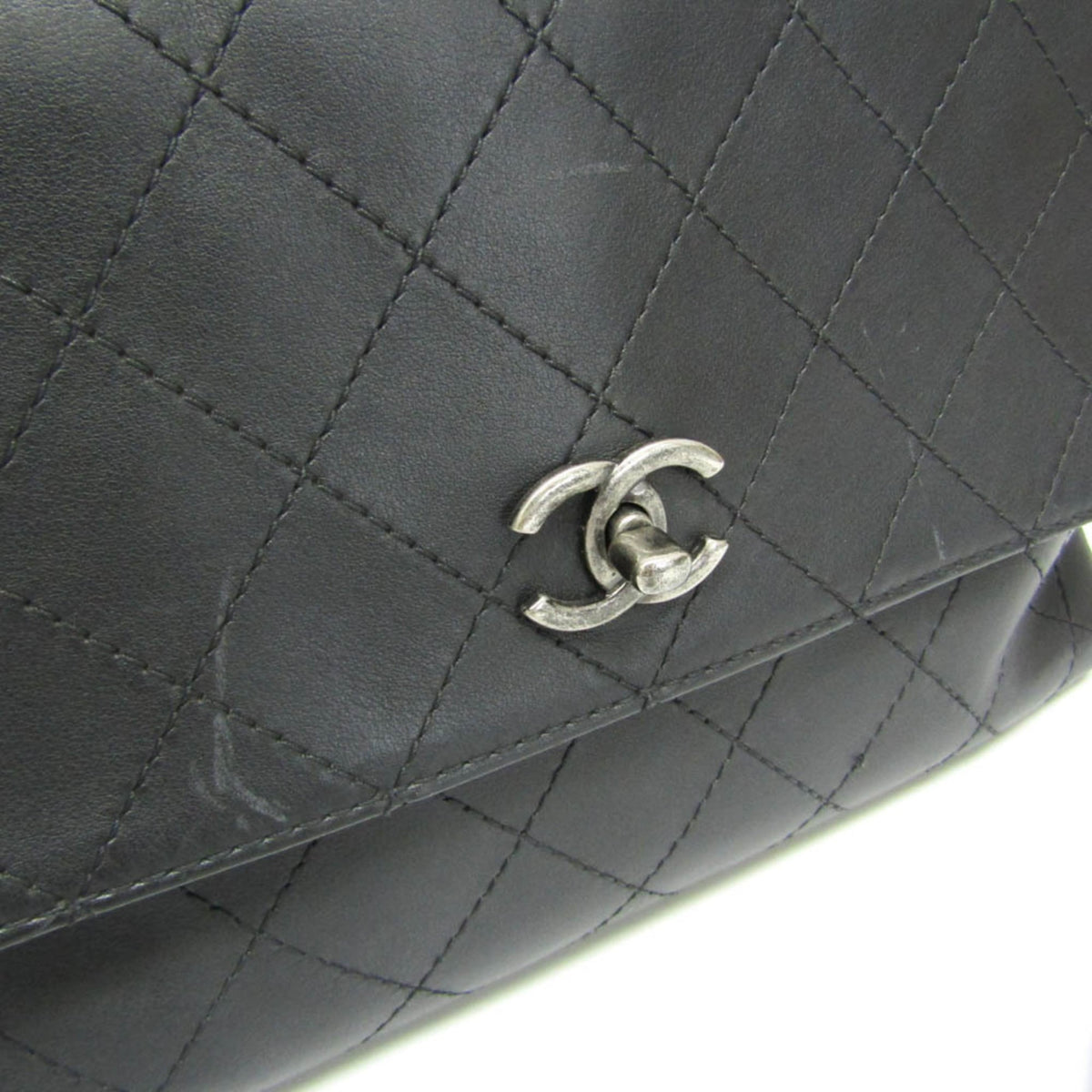Chanel Diamond Stitch · Chain Shoulder