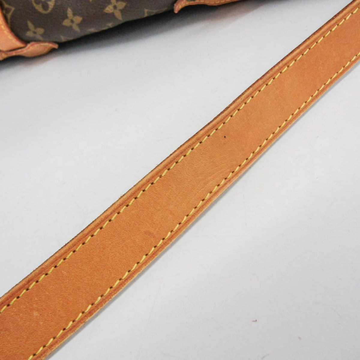 Louis Vuitton Saumur 43 · Monogram