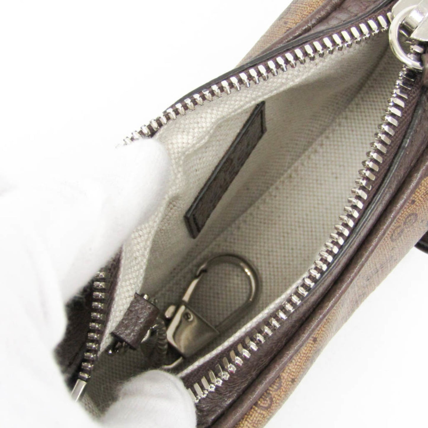 Gucci Mini Pouch · GG Supreme