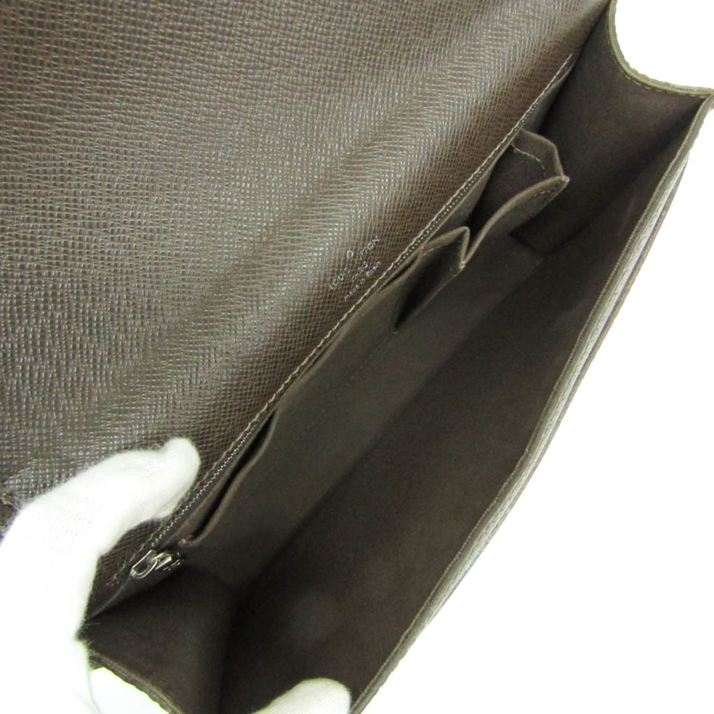 Louis Vuitton Veraia · Taiga Leather
