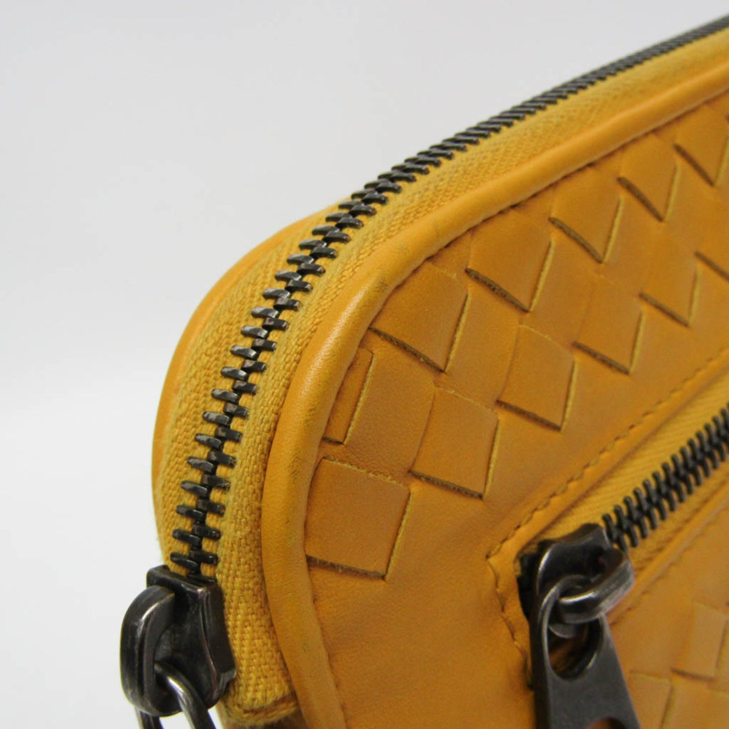 Bottega Veneta Intrecciato · Leather Clutch