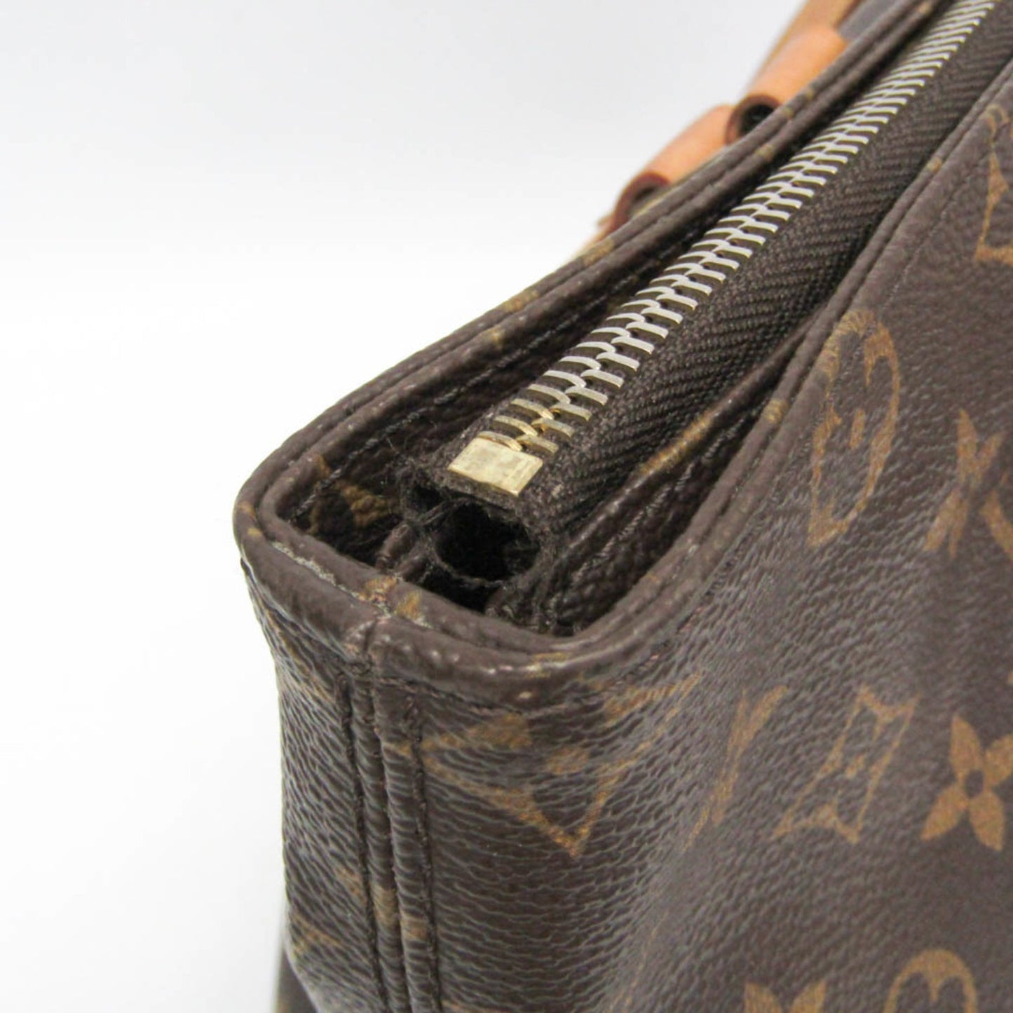 Louis Vuitton Kabamezo · Monogram