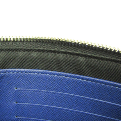 Louis Vuitton Taiga · Pochette Discovery PM