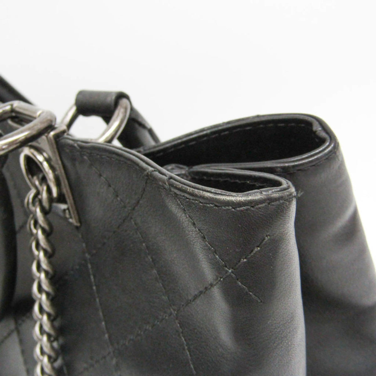 Chanel Diamond Stitch · Chain Shoulder