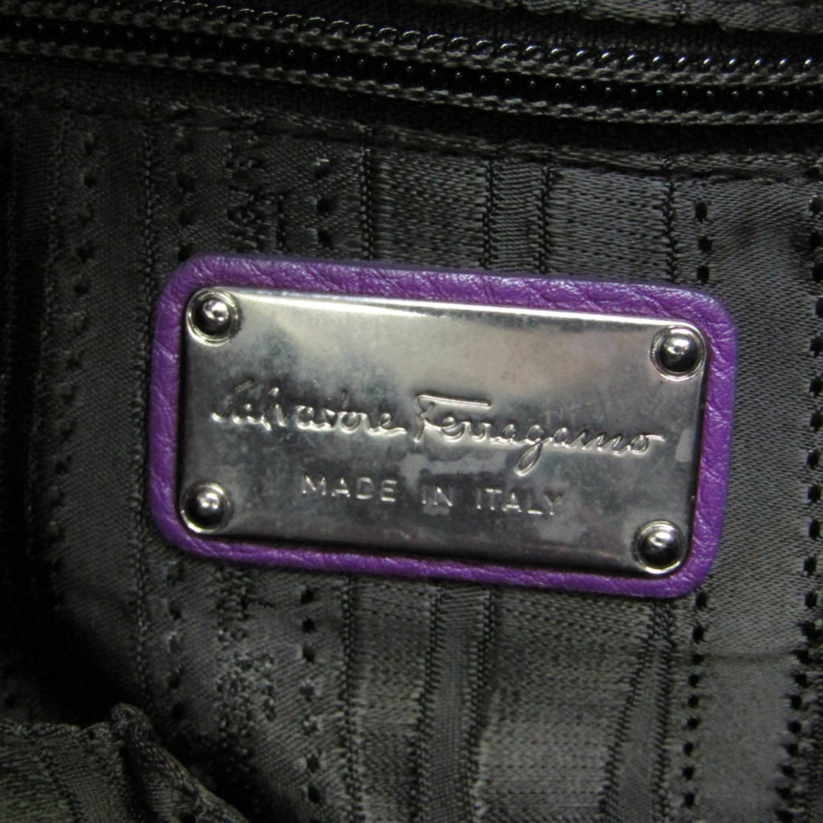 Salvatore Ferragamo Gancini · Leather