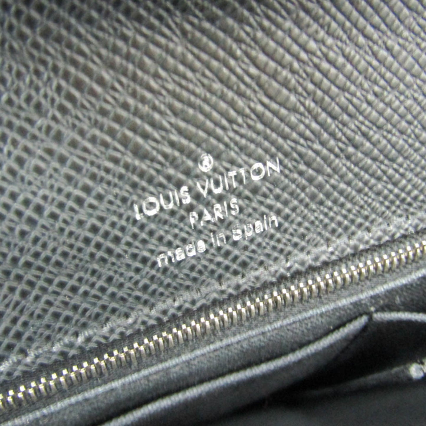 Louis Vuitton Taiga Veraiya · Ardoise