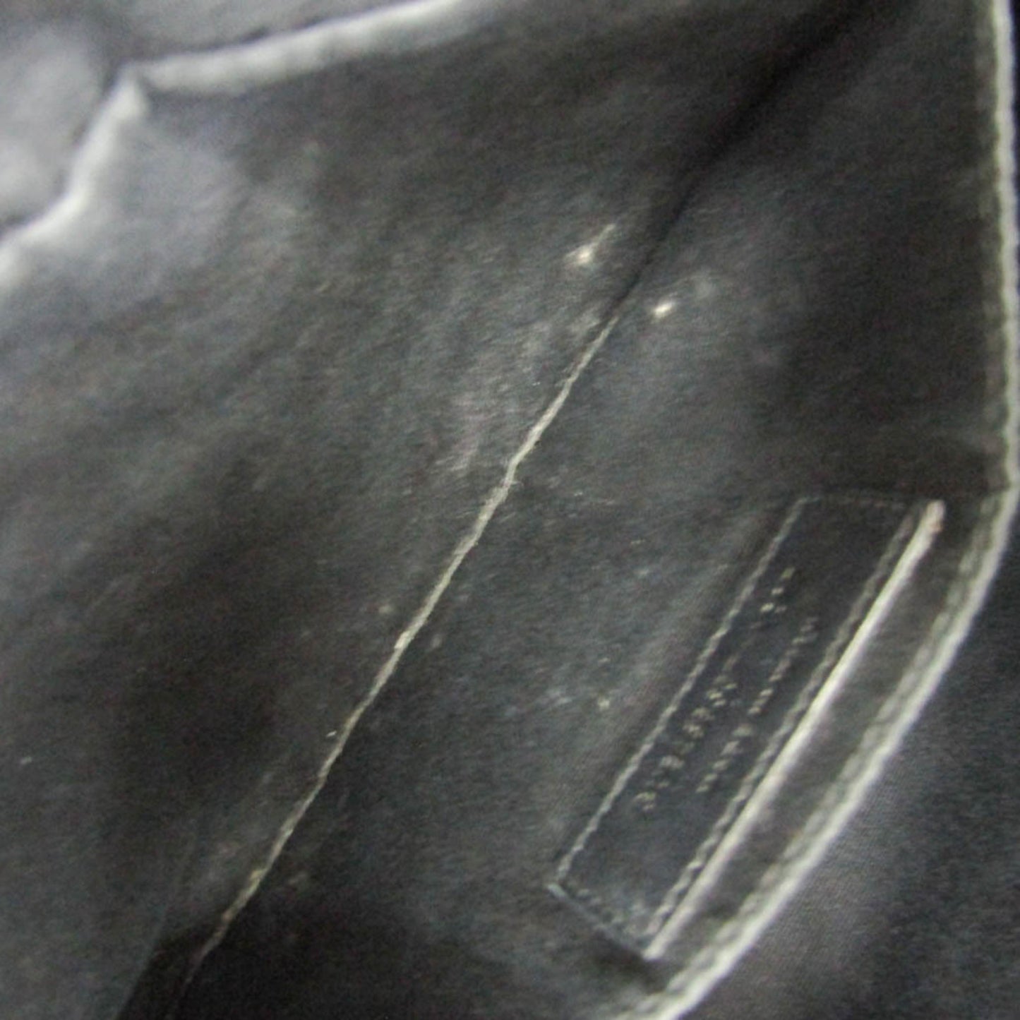 Saint Laurent Lou · V-Stitch Calfskin