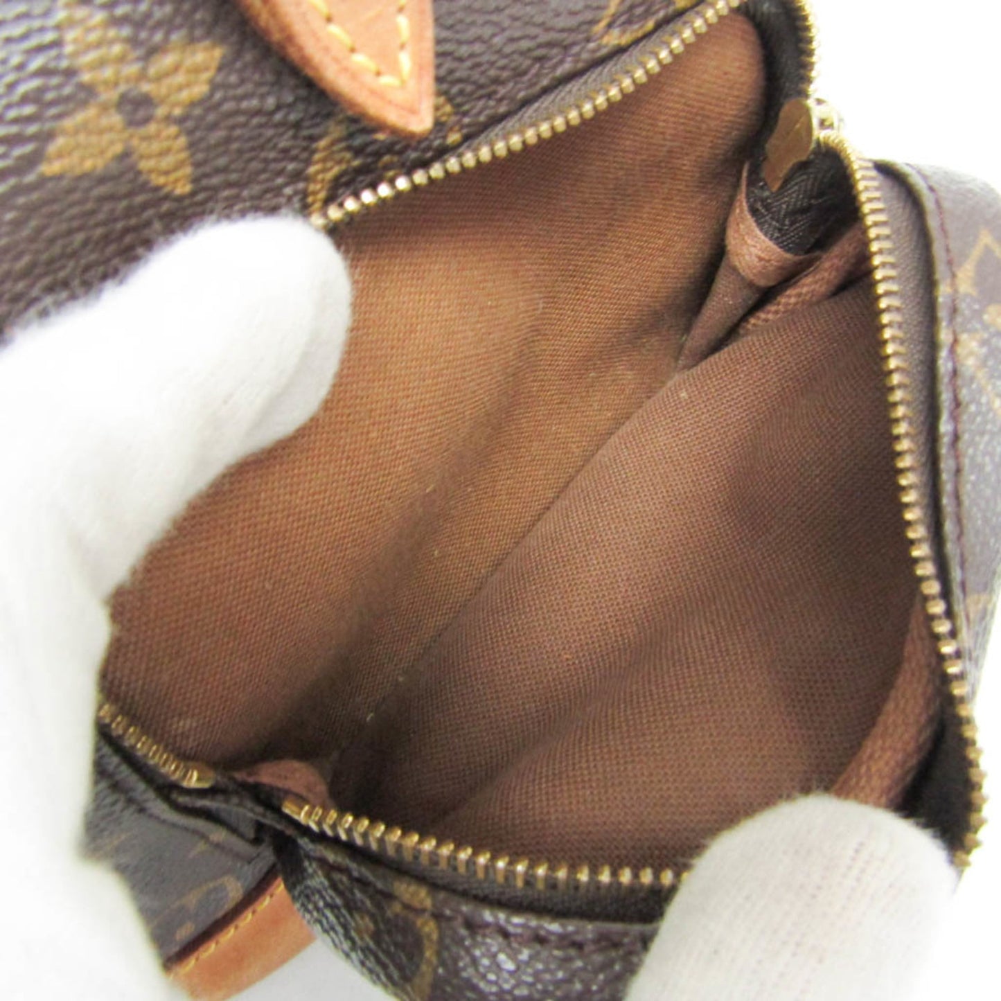 Louis Vuitton Mini Montsouris · Monogram