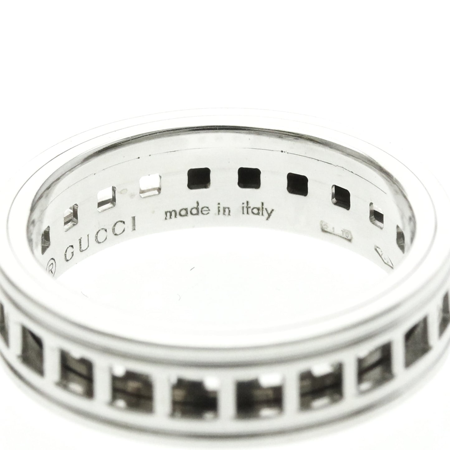Gucci Scroll · 18K White Gold