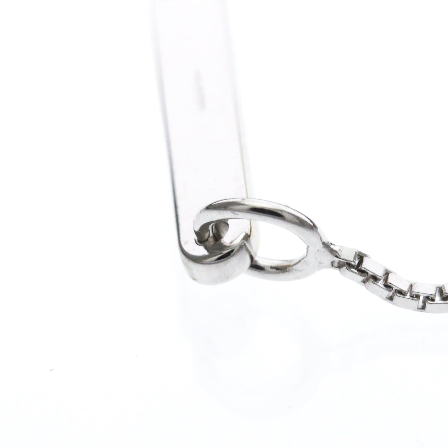 Gucci Lariat · 18K White Gold
