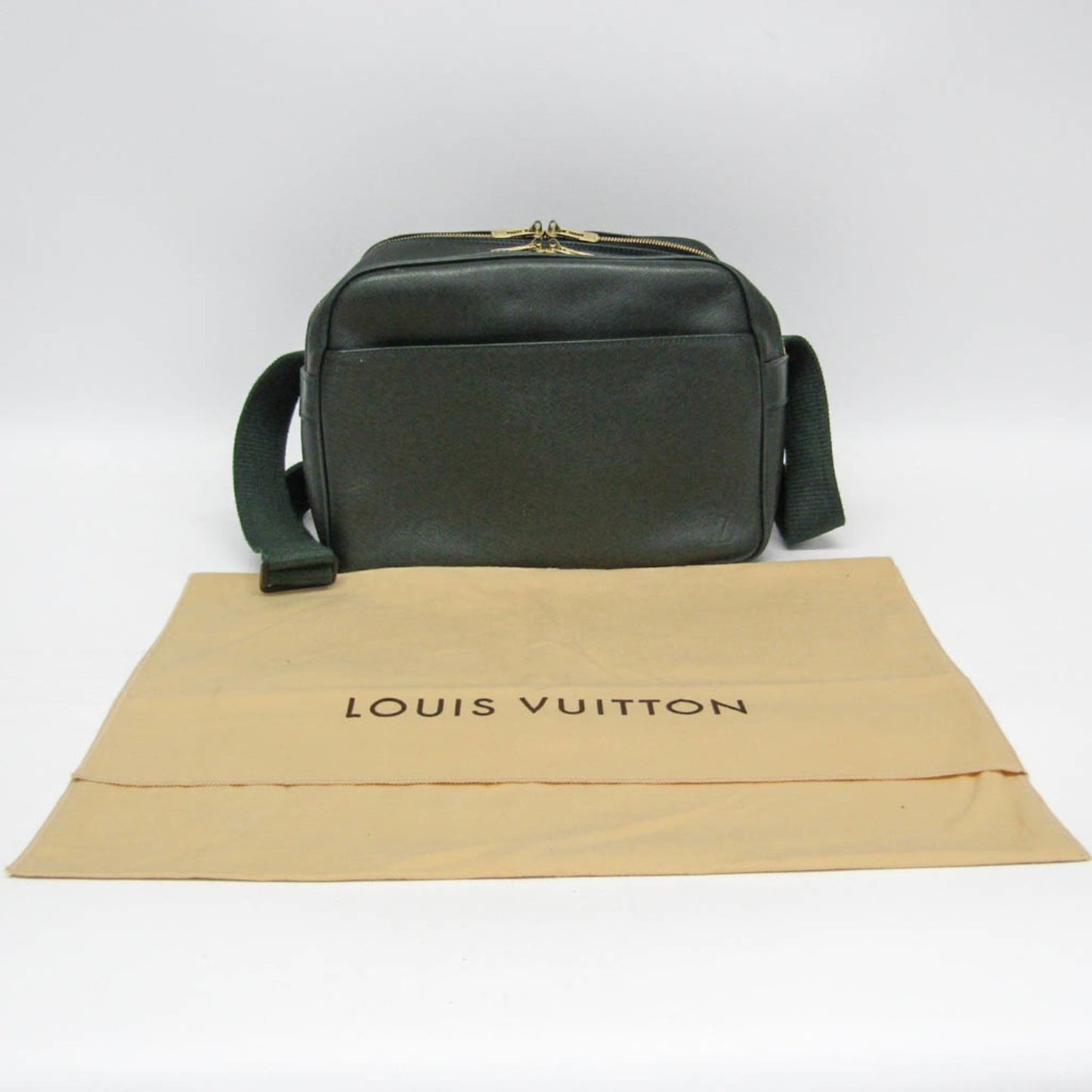 Louis Vuitton Taiga Reporter PM · Episea