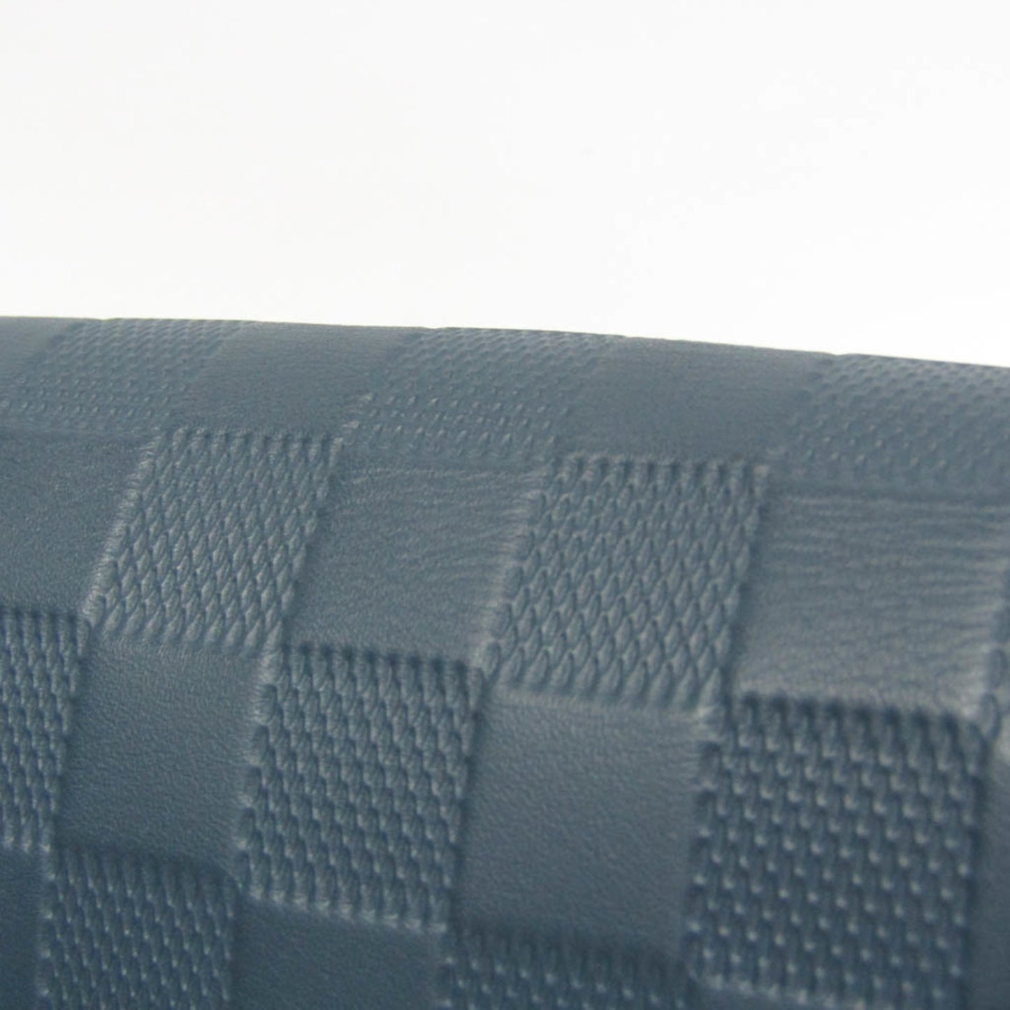 Louis Vuitton District PM · Damier Infini