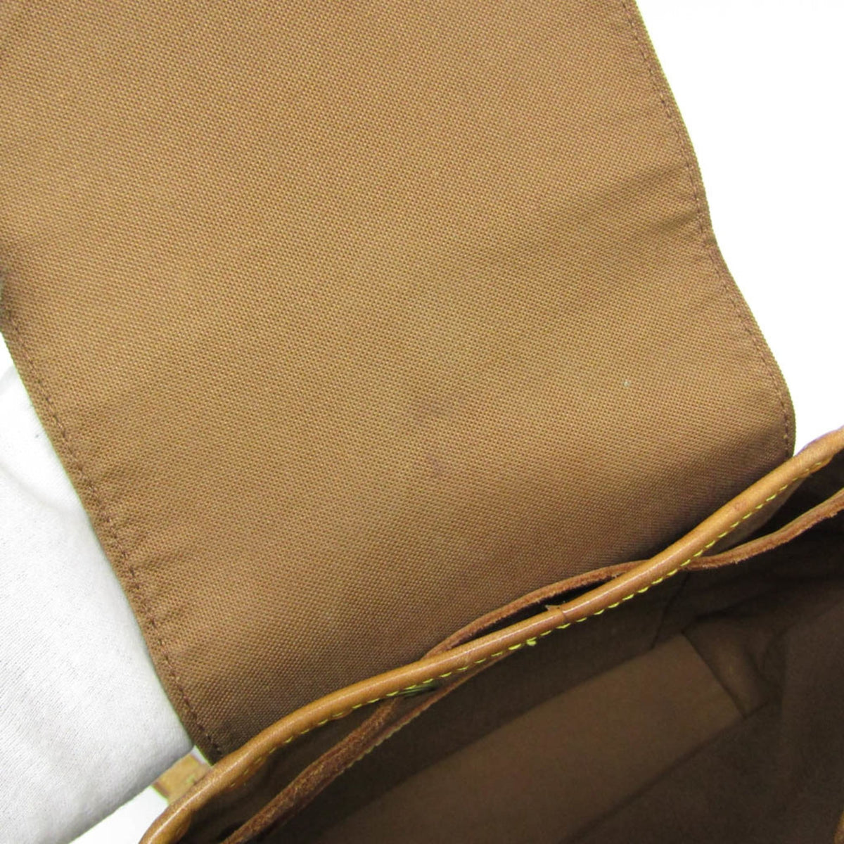 Louis Vuitton Montsouris MM · Monogram