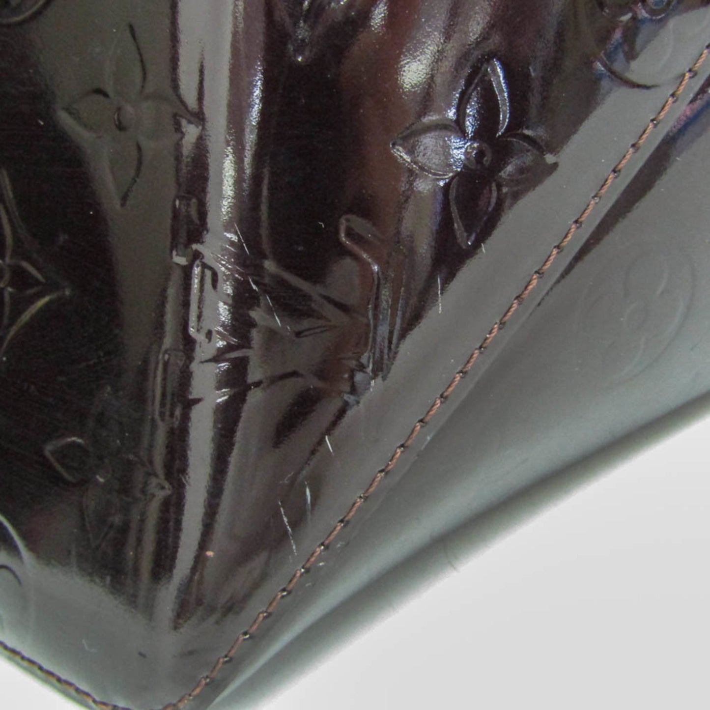 Louis Vuitton Bellevue PM · Vernis Amarante