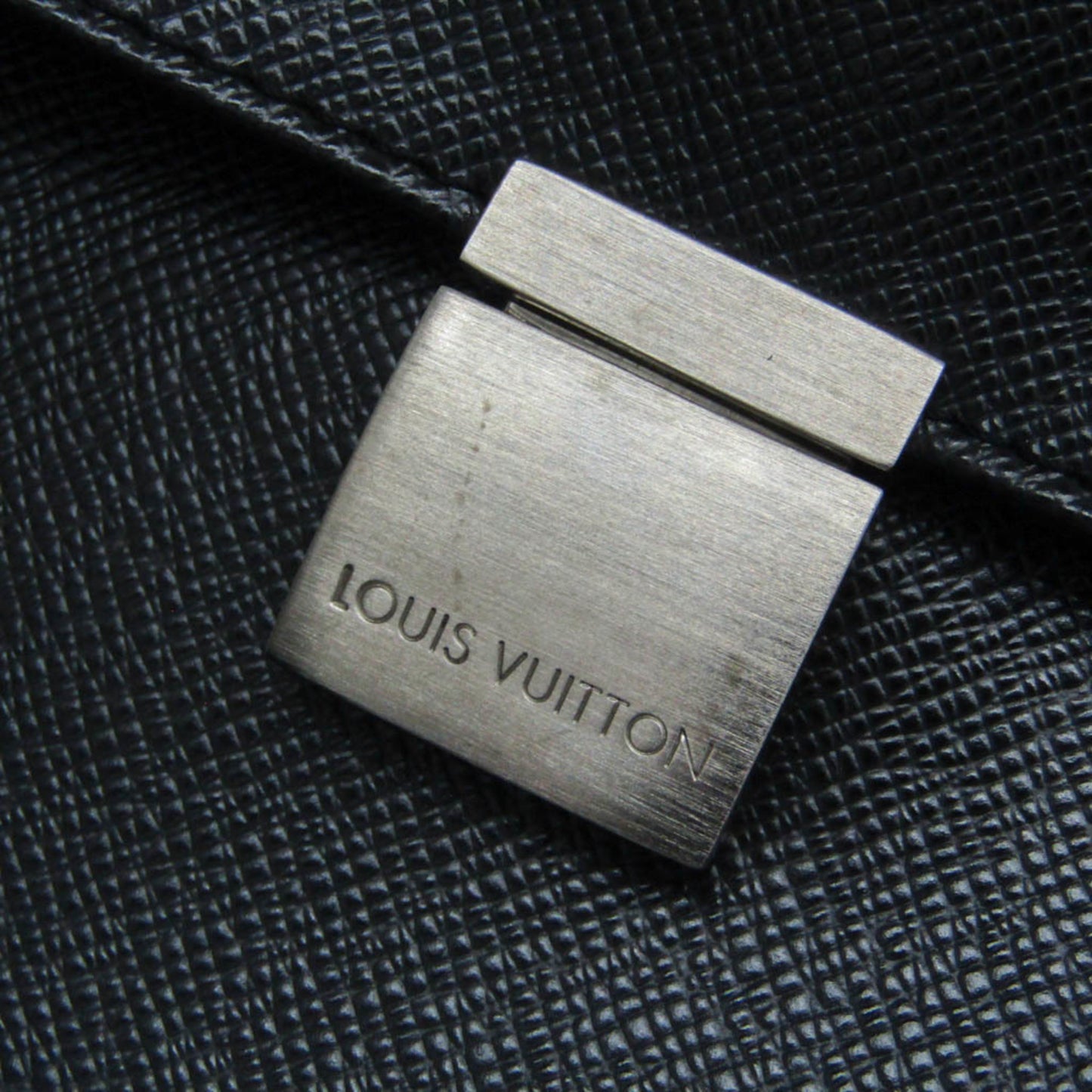 Louis Vuitton Taiga · Porte-Document Angara