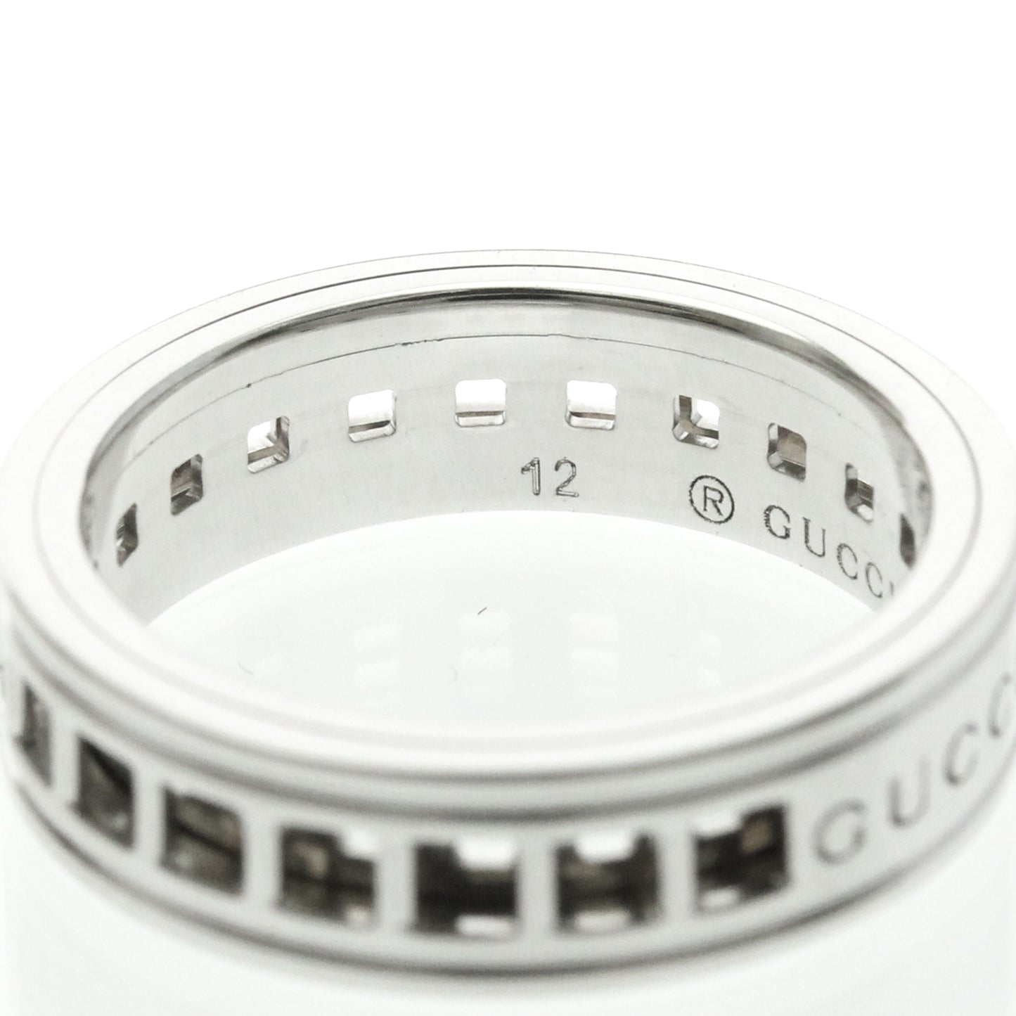 Gucci Scroll · 18K White Gold