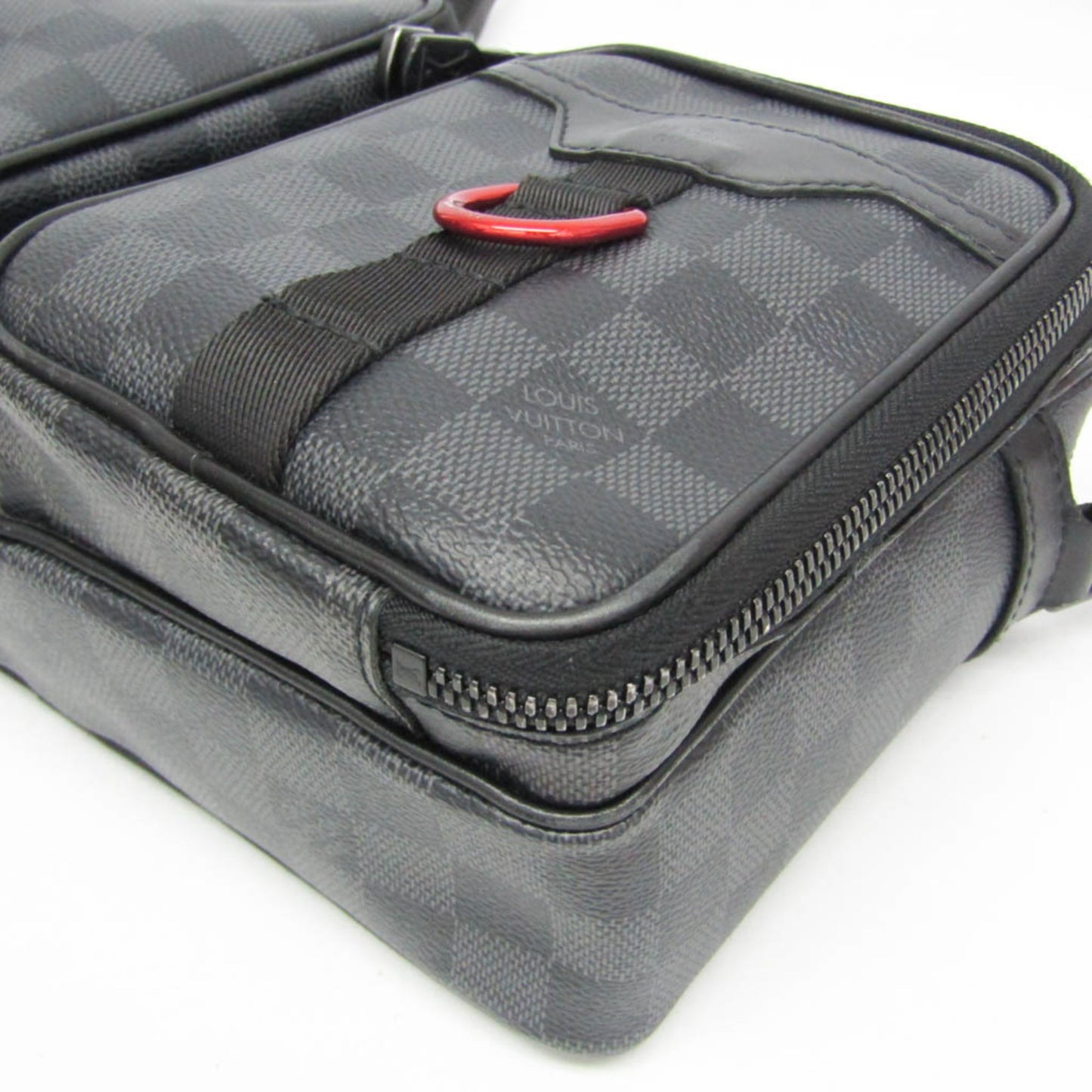 Louis Vuitton Utility Messenger · Damier Graphite
