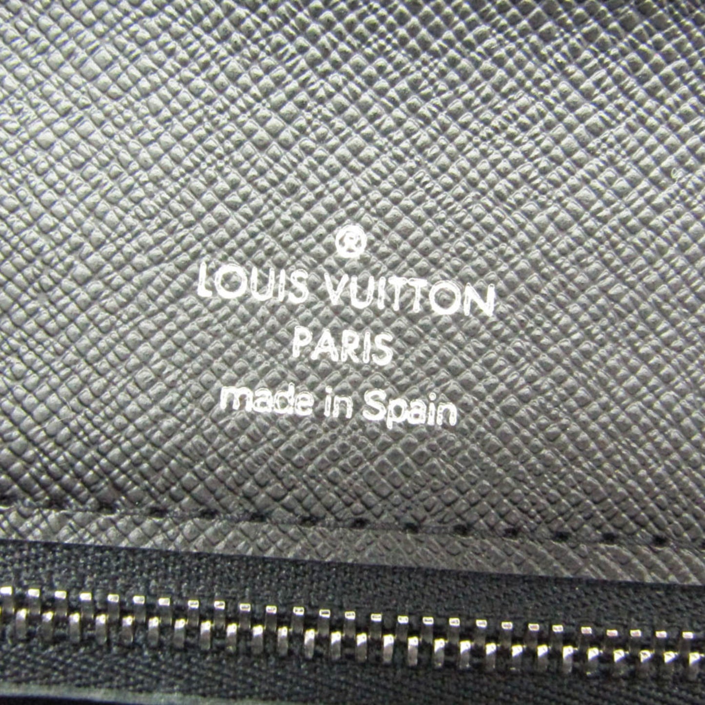Louis Vuitton Taiga Selenga · Clutch